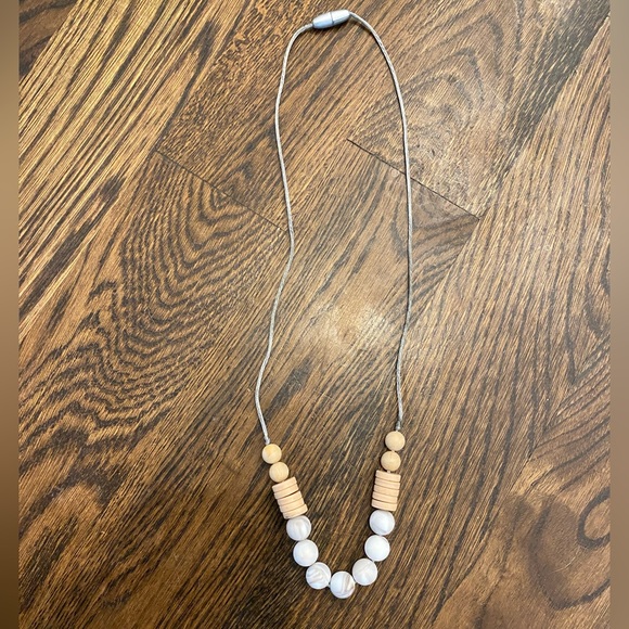 Silicone Teething Nursing Necklace - Picture 2 of 3